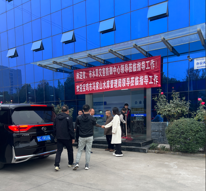 陜西水利領(lǐng)導(dǎo)考察清淤機(jī)器人，探索水庫(kù)治理新路徑